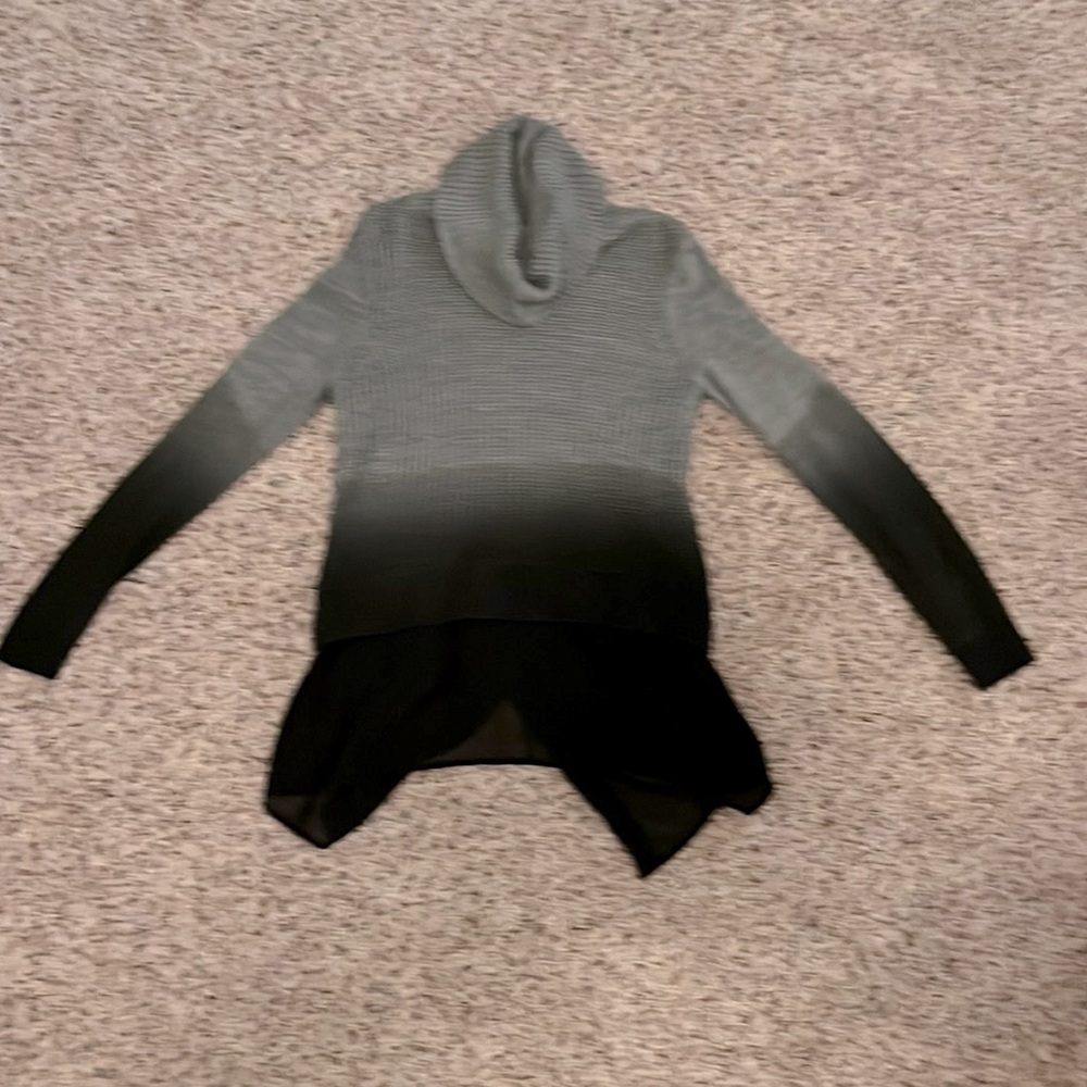 Women’s Rock & Republic turtleneck sweater. XS Great condition